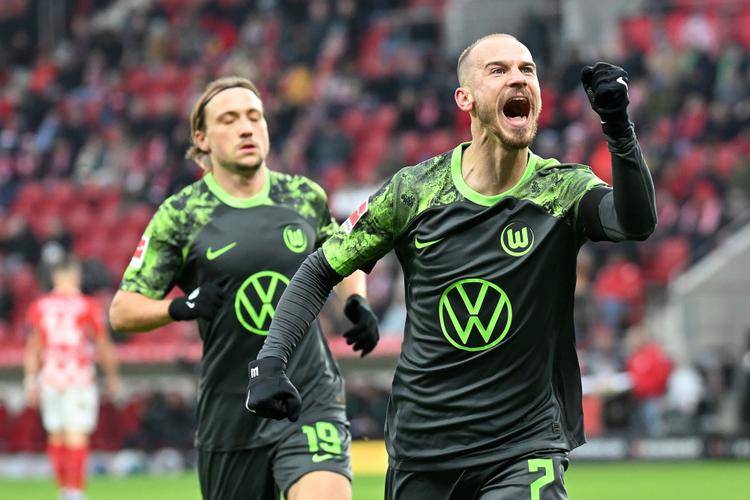 德甲争冠焦点战！多特蒙德主场迎战沃夫斯堡，黄黑军团能否巩固争冠席位？