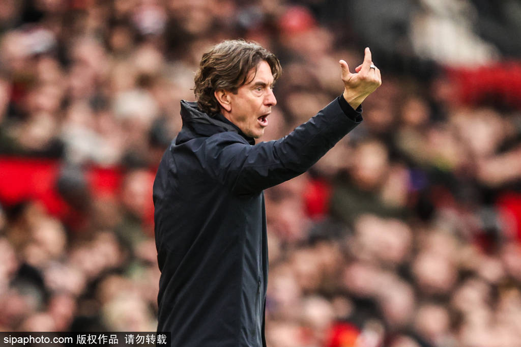 英超第25轮：B费解锁造200球姆伯莫建功 罗梅罗直红 曼联2-0十人热刺